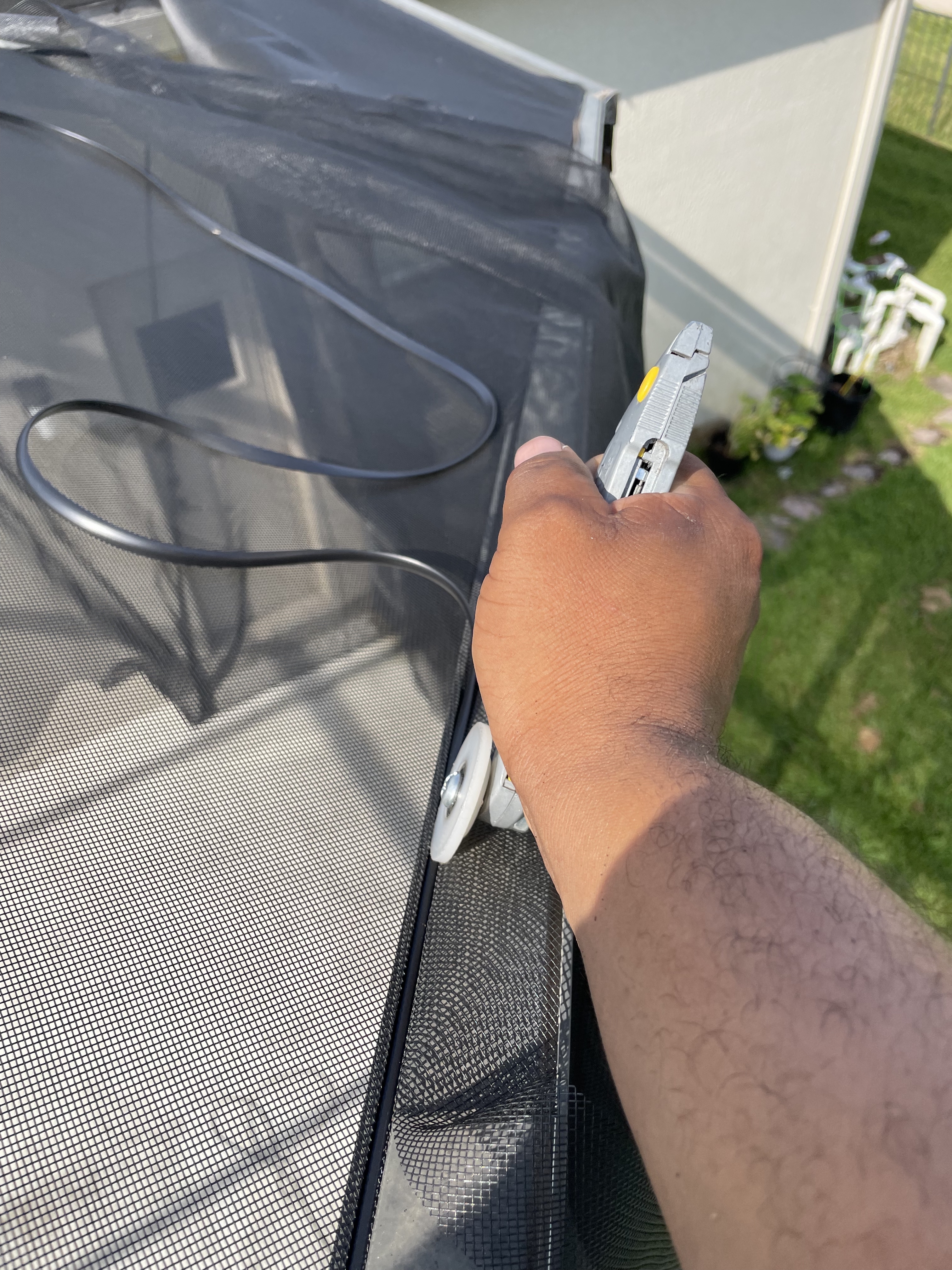 Simple Screen Service professional at work